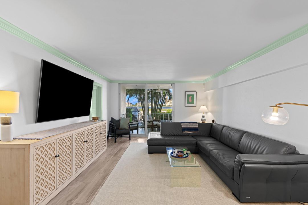 En Venta: $790,000 (2 camas, 2 baños, 963 Pies cuadrados)