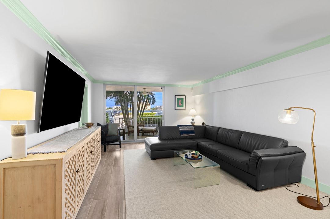 En Venta: $790,000 (2 camas, 2 baños, 963 Pies cuadrados)