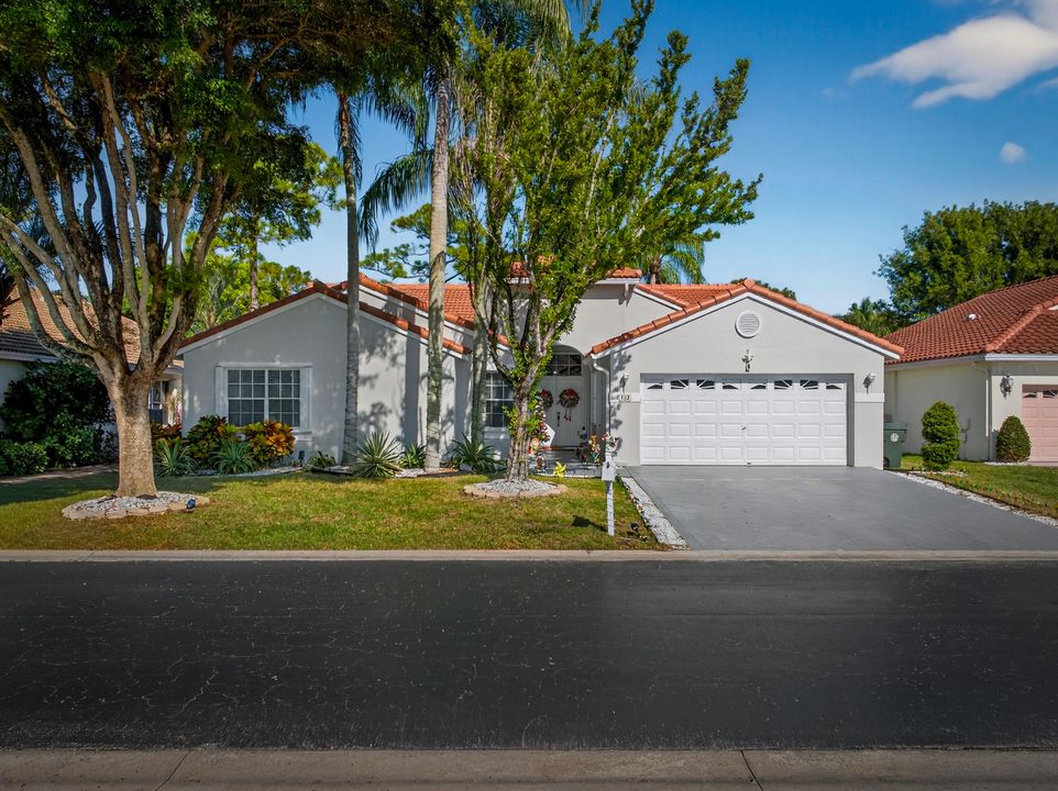 For Sale: $585,500 (4 beds, 2 baths, 2399 Square Feet)