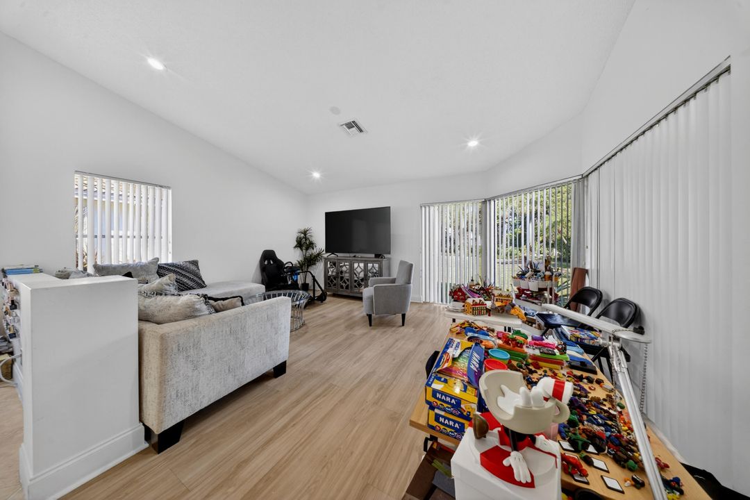 For Sale: $585,500 (4 beds, 2 baths, 2399 Square Feet)