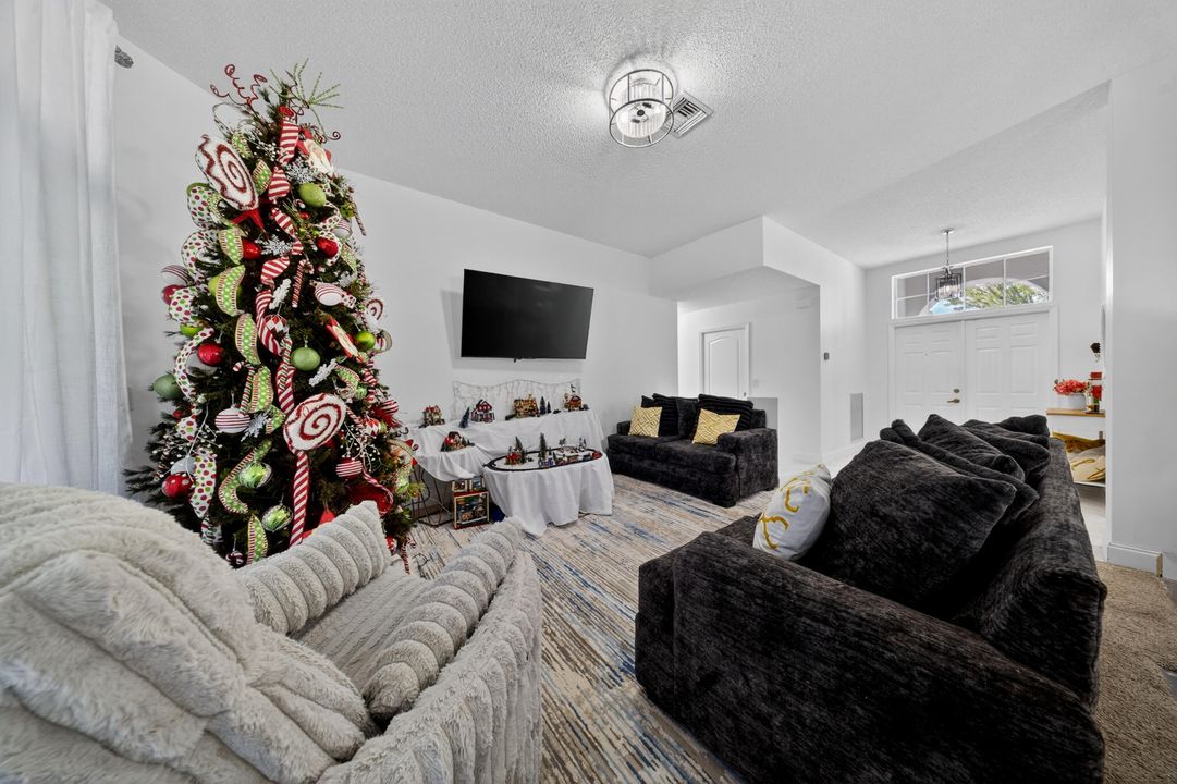 For Sale: $585,500 (4 beds, 2 baths, 2399 Square Feet)