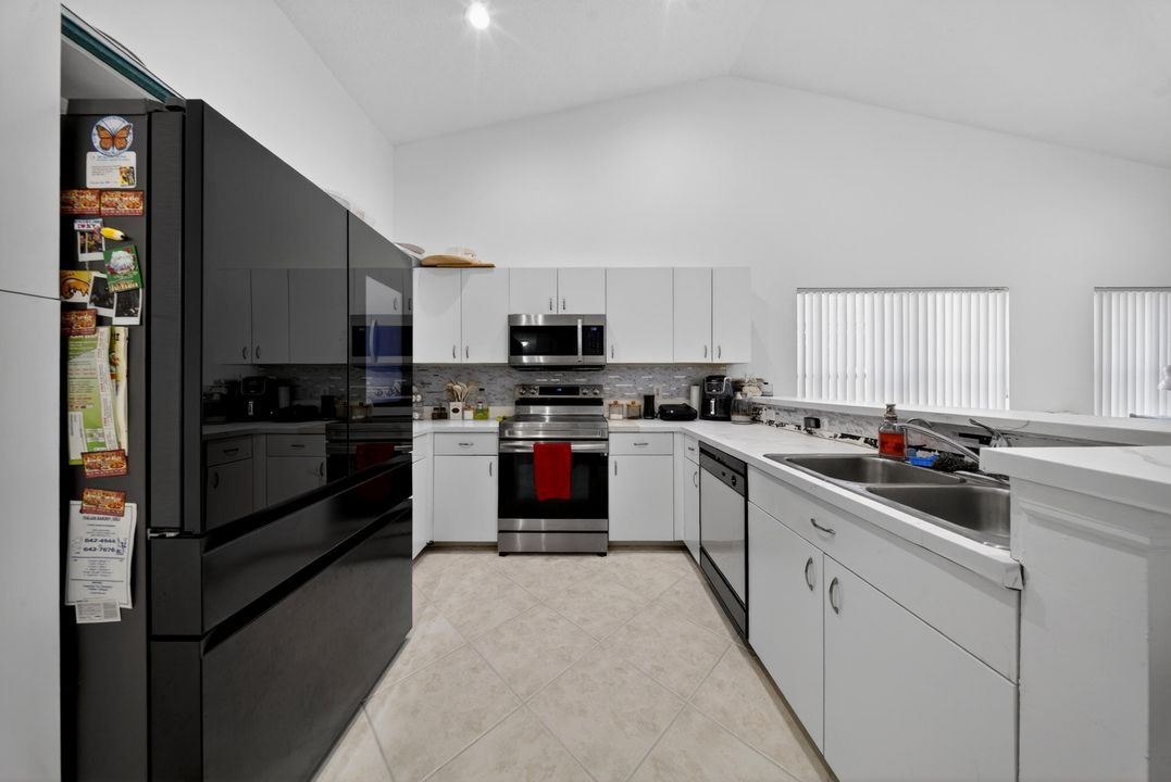 For Sale: $585,500 (4 beds, 2 baths, 2399 Square Feet)