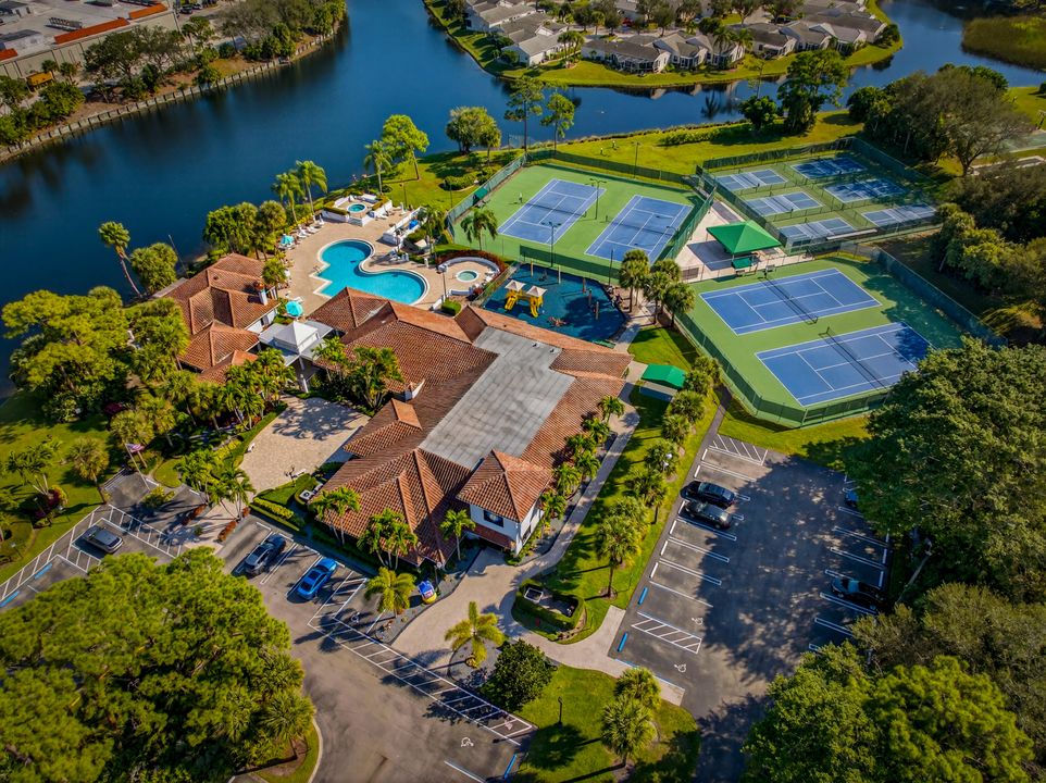 For Sale: $585,500 (4 beds, 2 baths, 2399 Square Feet)