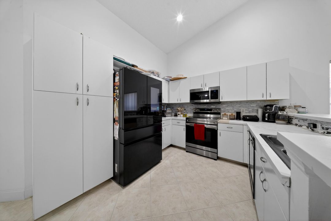 For Sale: $585,500 (4 beds, 2 baths, 2399 Square Feet)