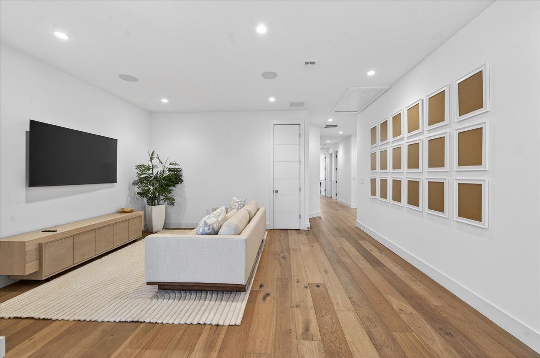 На продажу: $6,375,000 (7 спален, 7 ванн, 7130 Квадратных фут)