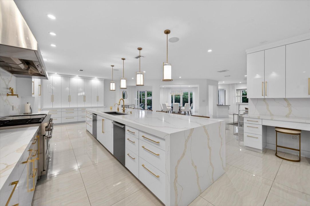 На продажу: $6,375,000 (7 спален, 7 ванн, 7130 Квадратных фут)