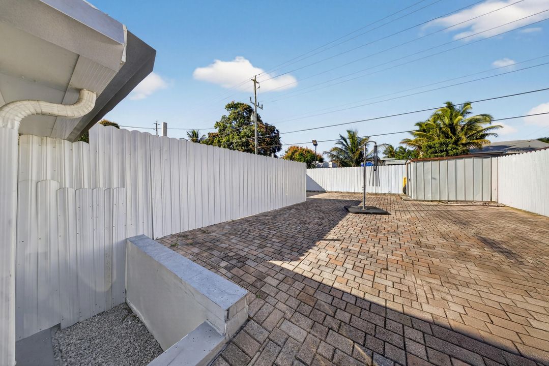 For Sale: $434,500 (3 beds, 2 baths, 1330 Square Feet)