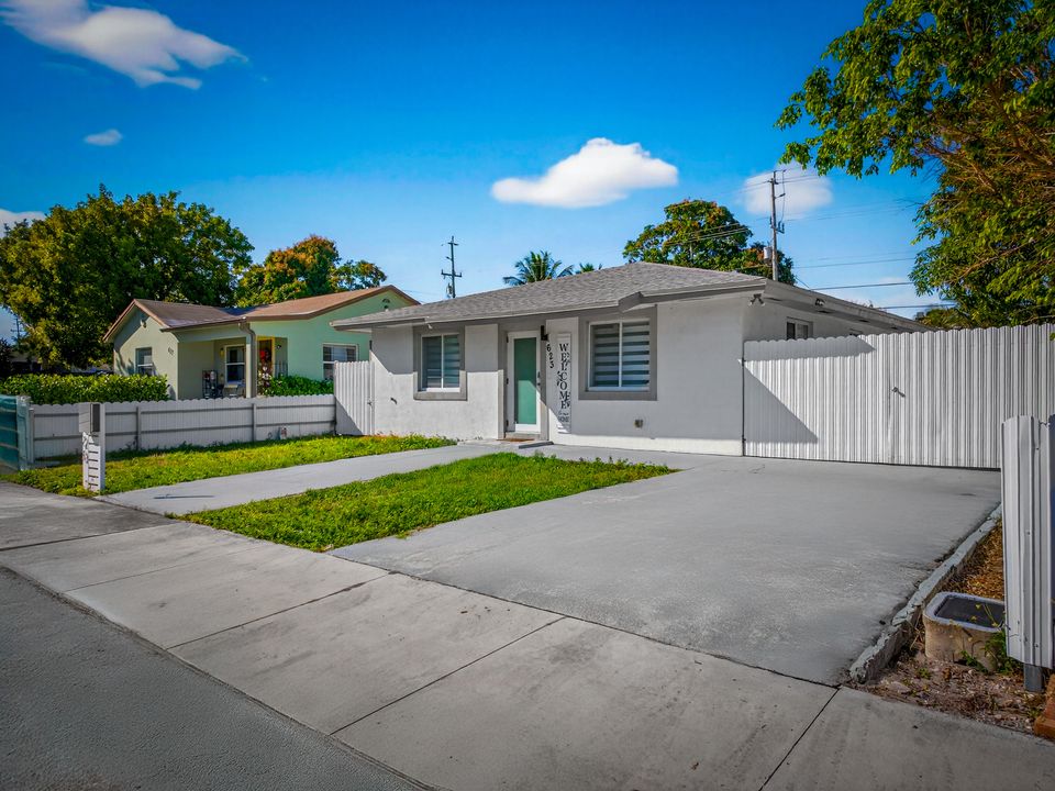 For Sale: $434,500 (3 beds, 2 baths, 1330 Square Feet)