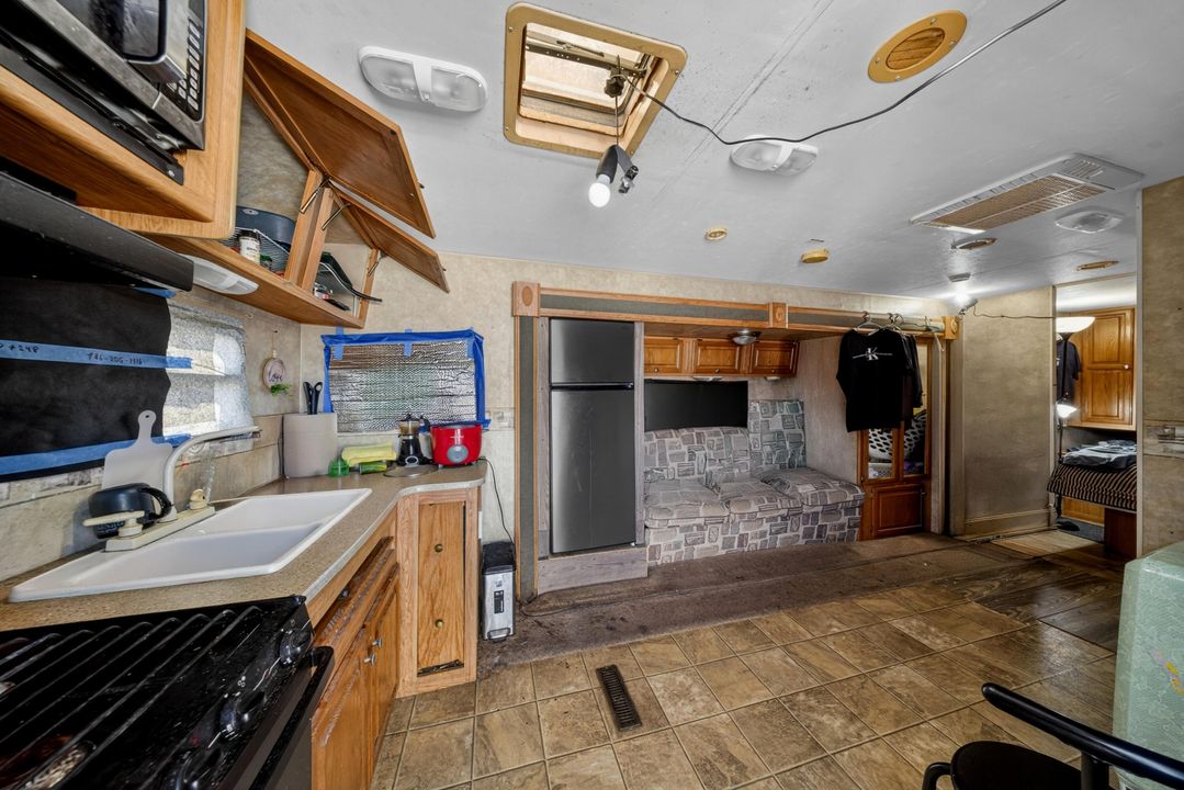 For Sale: $434,500 (3 beds, 2 baths, 1330 Square Feet)