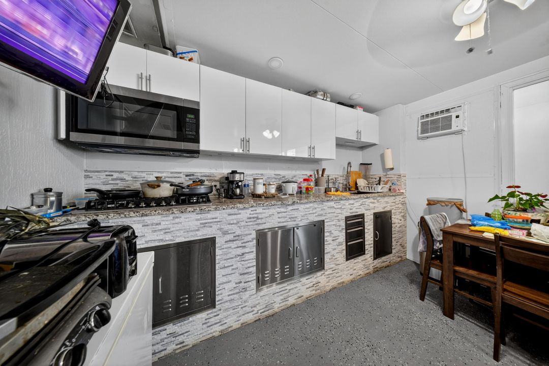 For Sale: $434,500 (3 beds, 2 baths, 1330 Square Feet)