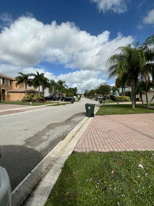 For Sale: $495,000 (4 beds, 2 baths, 1722 Square Feet)