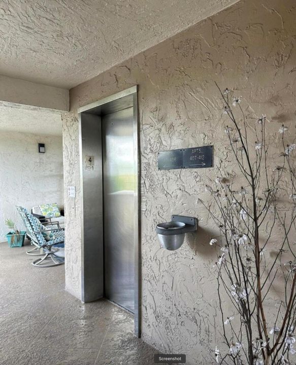 待售: $99,500 (2 贝兹, 2 浴室, 982 平方英尺)