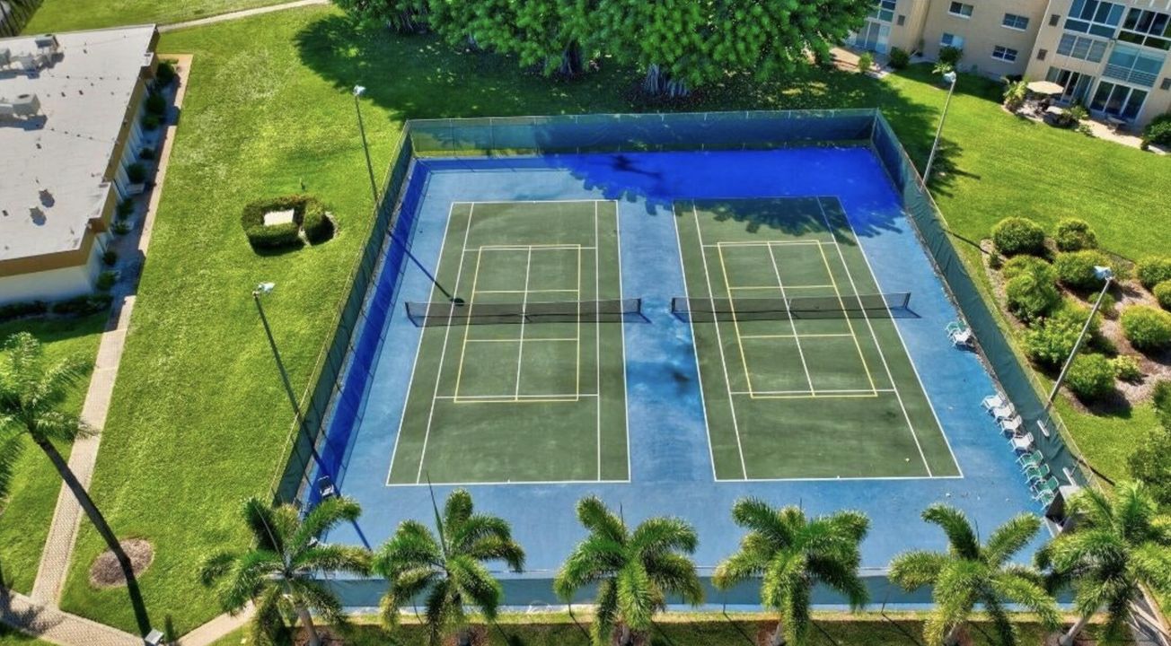 待售: $99,500 (2 贝兹, 2 浴室, 982 平方英尺)