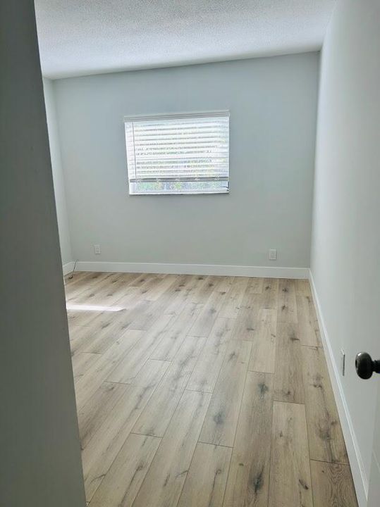 出租: $1,900 (2 贝兹, 1 浴室, 750 平方英尺)