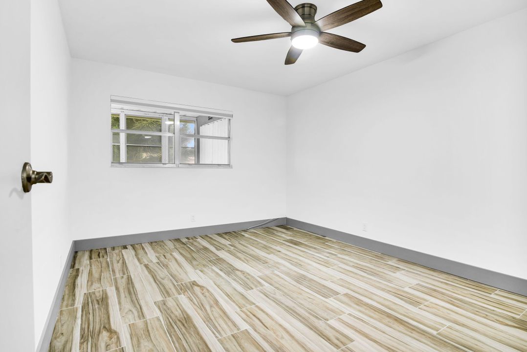 出租: $1,900 (2 贝兹, 2 浴室, 883 平方英尺)