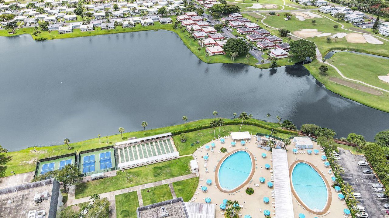 出租: $1,900 (2 贝兹, 2 浴室, 883 平方英尺)