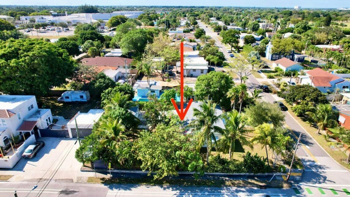 For Sale: $485,000 (2 beds, 1 baths, 832 Square Feet)