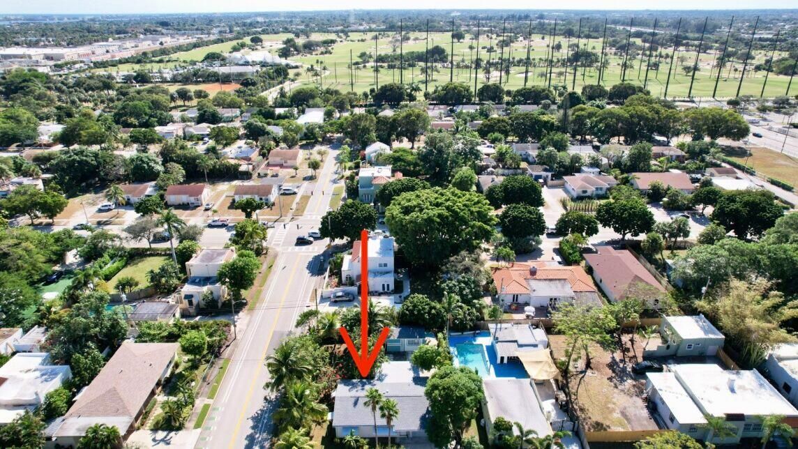 For Sale: $485,000 (2 beds, 1 baths, 832 Square Feet)