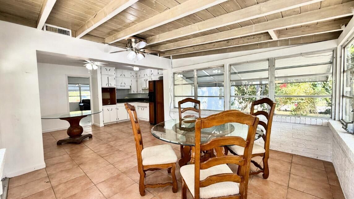 For Sale: $485,000 (2 beds, 1 baths, 832 Square Feet)