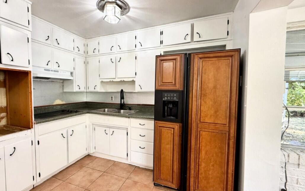 For Sale: $485,000 (2 beds, 1 baths, 832 Square Feet)