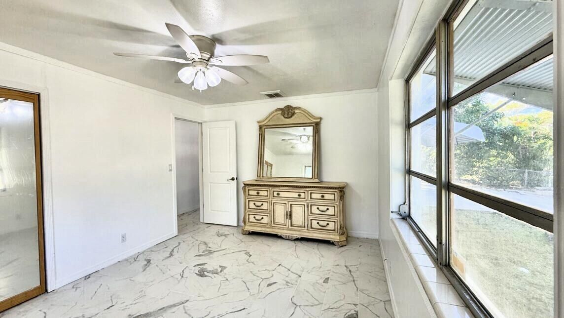 For Sale: $485,000 (2 beds, 1 baths, 832 Square Feet)