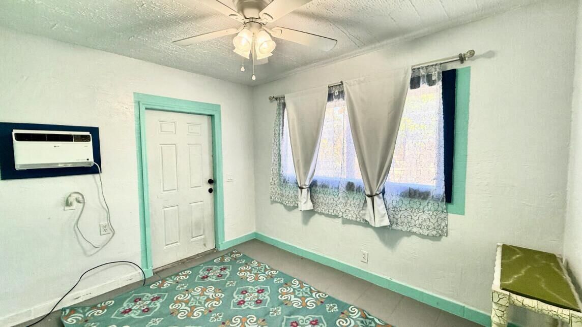 For Sale: $485,000 (2 beds, 1 baths, 832 Square Feet)