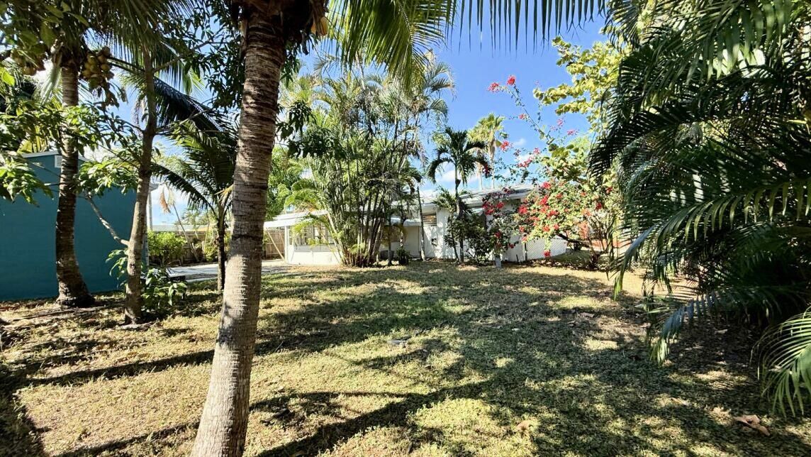 For Sale: $485,000 (2 beds, 1 baths, 832 Square Feet)