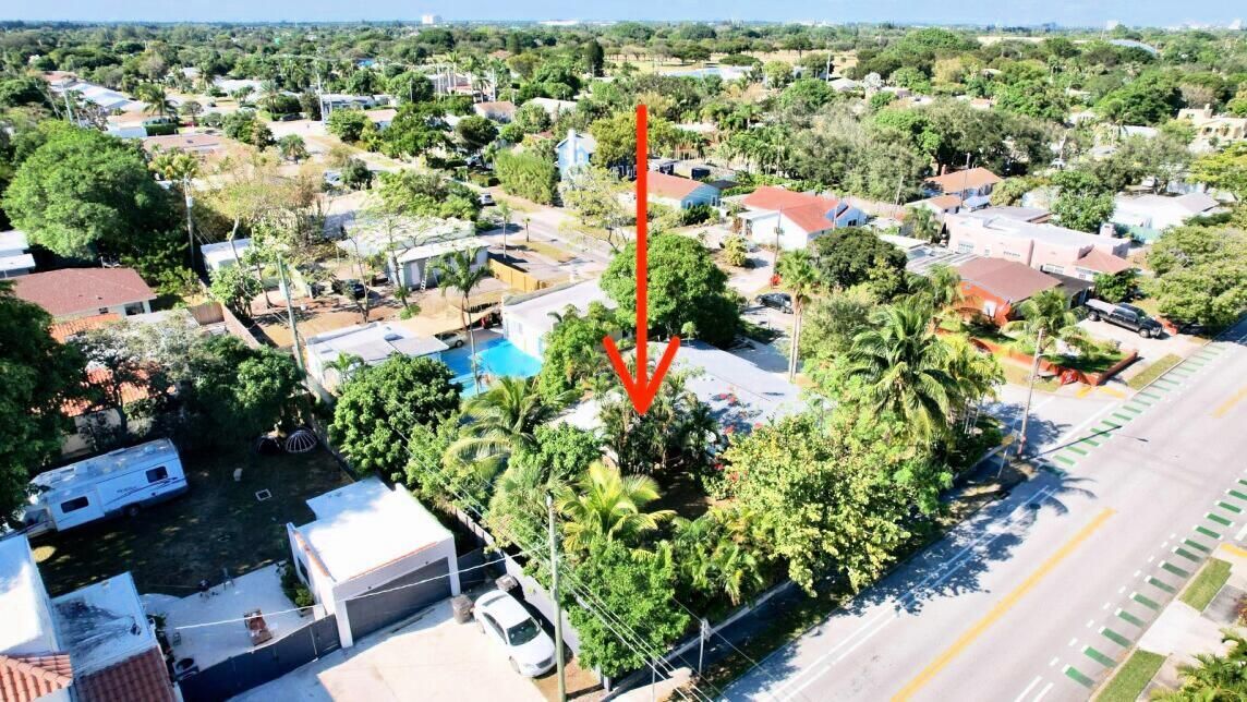 For Sale: $485,000 (2 beds, 1 baths, 832 Square Feet)