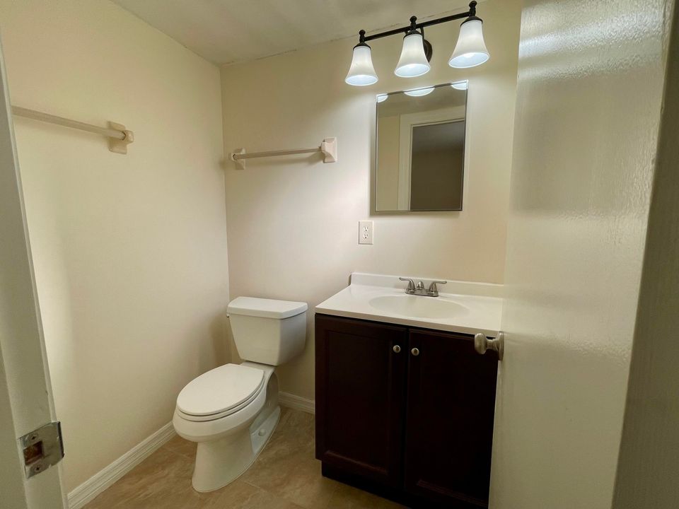 For Sale: $235,000 (2 beds, 1 baths, 1000 Square Feet)