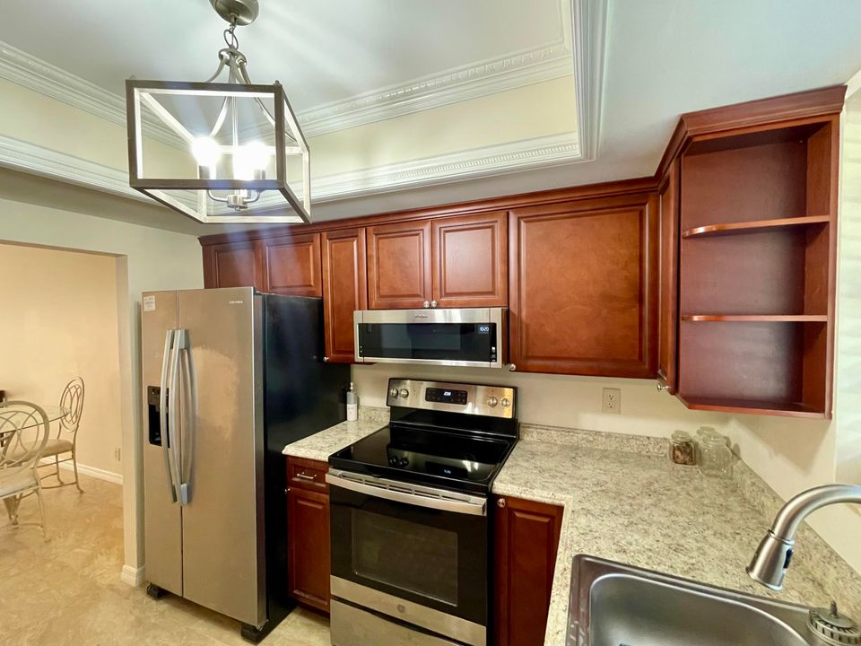 For Sale: $235,000 (2 beds, 1 baths, 1000 Square Feet)