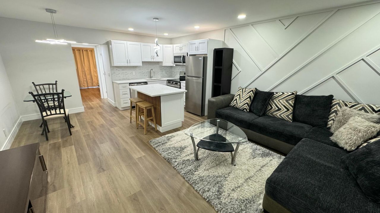 For Sale: $99,900 (1 beds, 1 baths, 570 Square Feet)