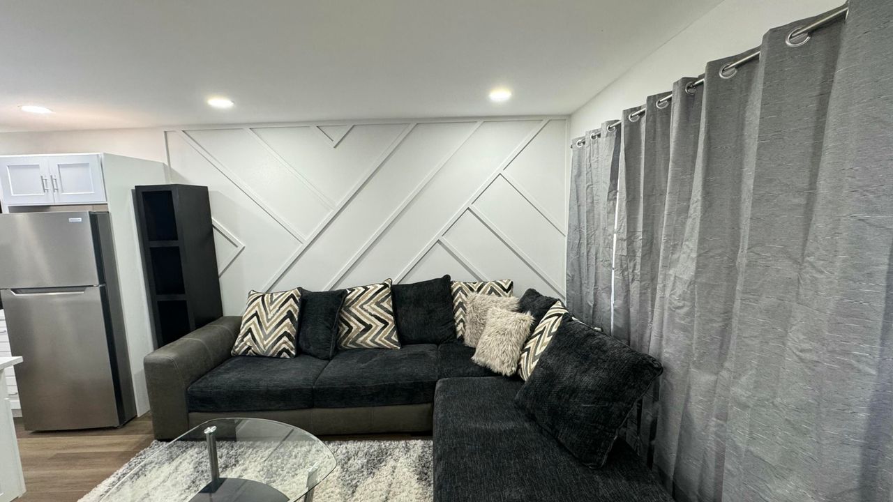 For Sale: $99,900 (1 beds, 1 baths, 570 Square Feet)