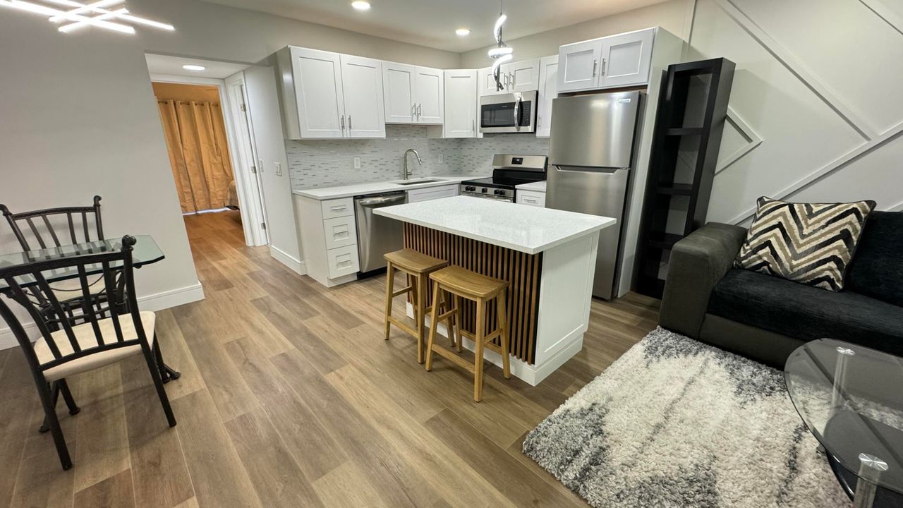 For Sale: $99,900 (1 beds, 1 baths, 570 Square Feet)