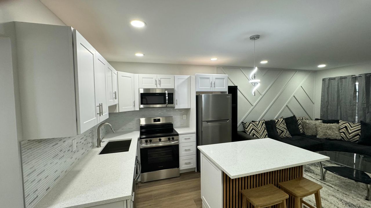 For Sale: $99,900 (1 beds, 1 baths, 570 Square Feet)