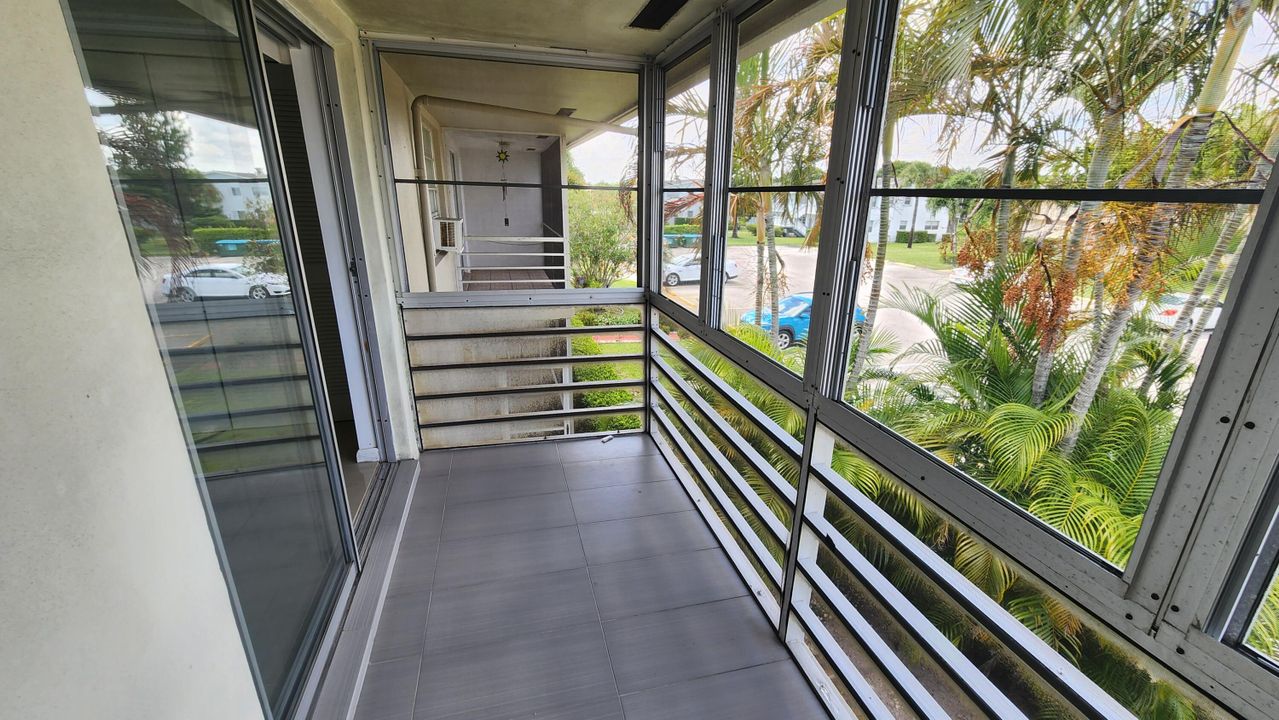 For Sale: $99,900 (1 beds, 1 baths, 570 Square Feet)