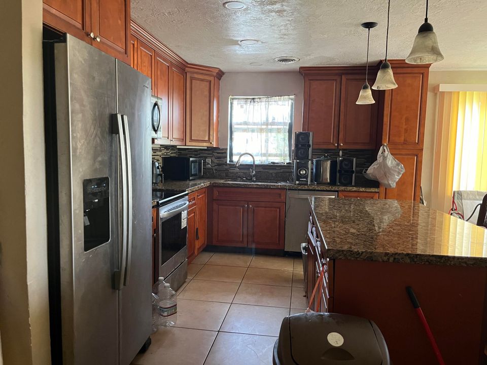 На продажу: $260,000 (3 спален, 2 ванн, 1642 Квадратных фут)