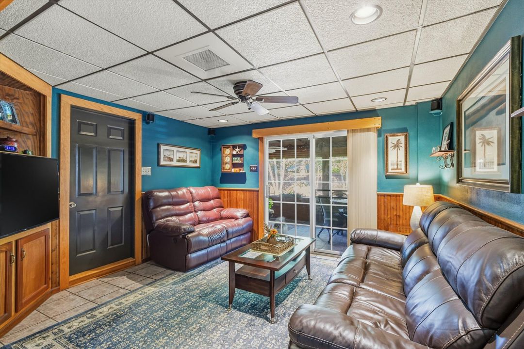 For Sale: $275,000 (3 beds, 1 baths, 1188 Square Feet)