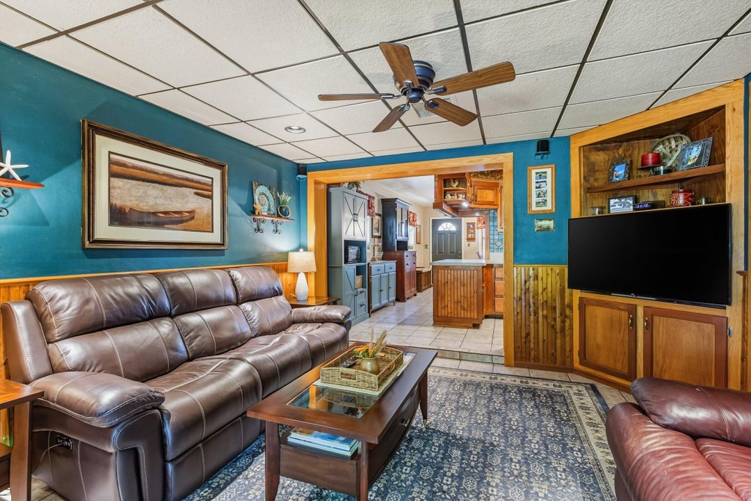 For Sale: $275,000 (3 beds, 1 baths, 1188 Square Feet)