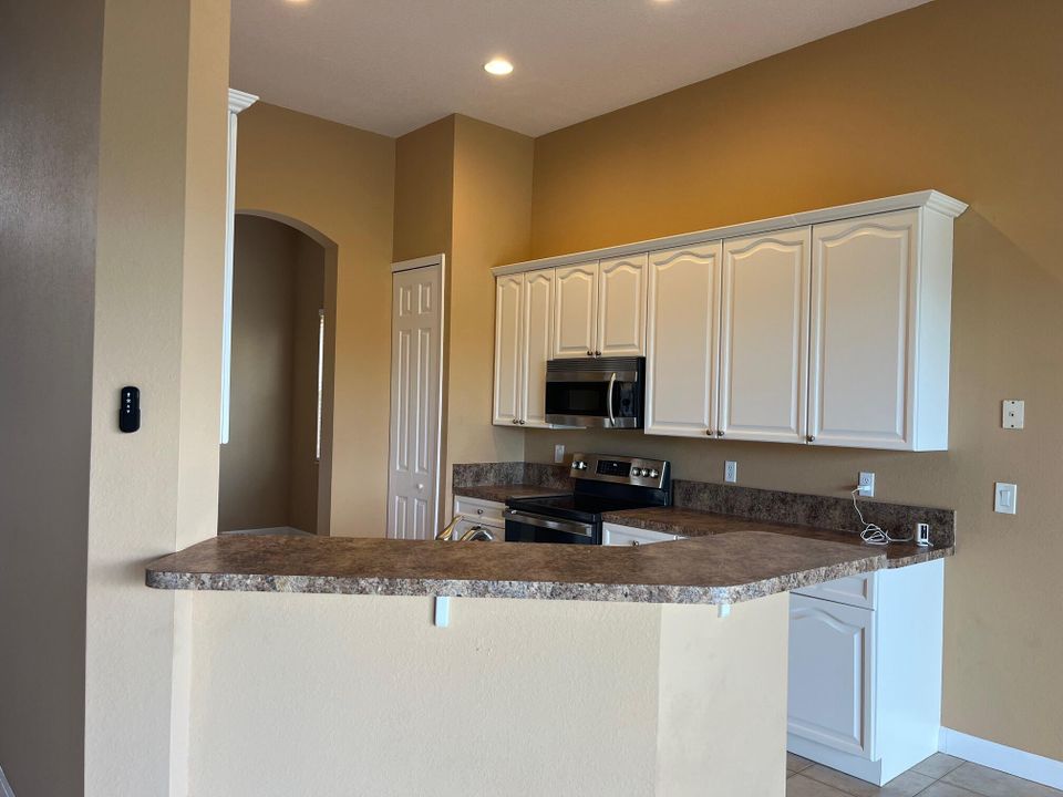 For Rent: $2,600 (4 beds, 2 baths, 2054 Square Feet)