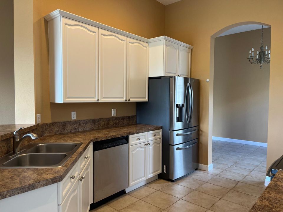 For Rent: $2,600 (4 beds, 2 baths, 2054 Square Feet)