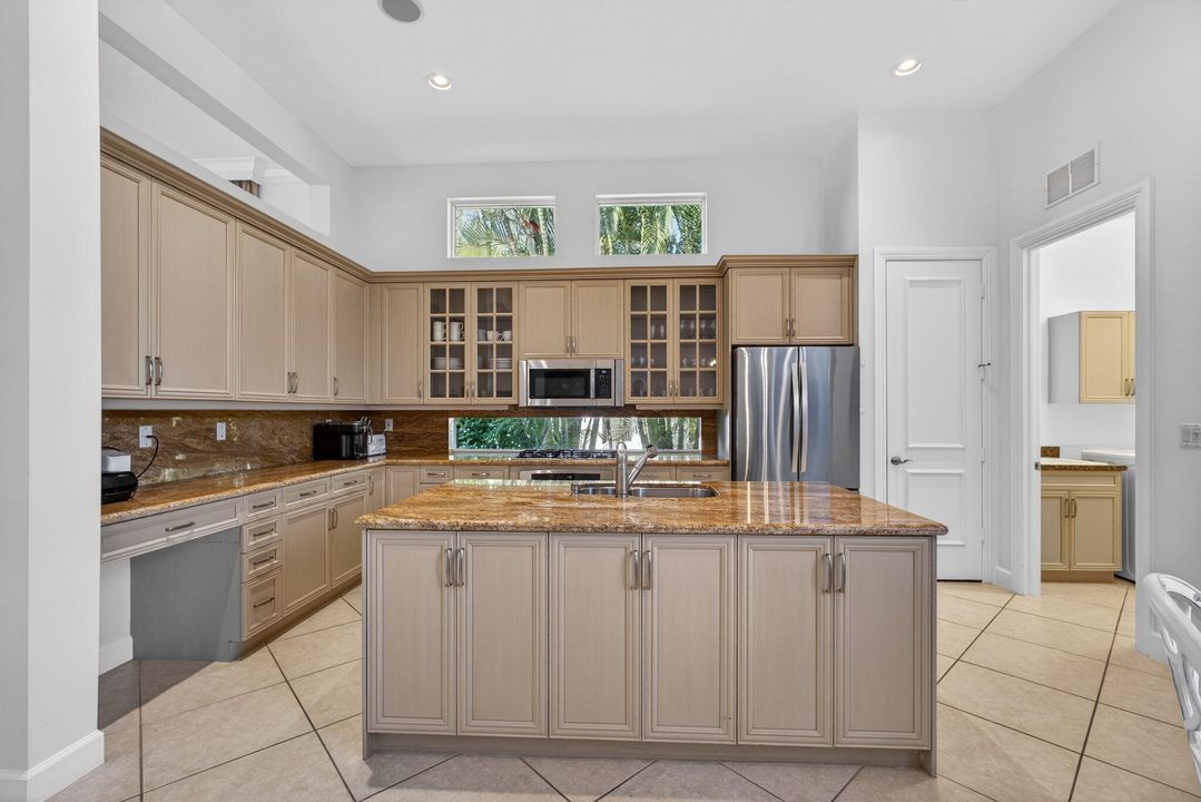 En Venta: $2,399,000 (4 camas, 4 baños, 3034 Pies cuadrados)