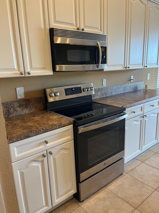 For Rent: $2,600 (4 beds, 2 baths, 2054 Square Feet)