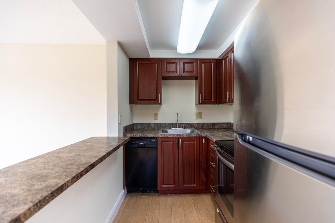 For Rent: $1,400 (1 beds, 1 baths, 4236 Square Feet)
