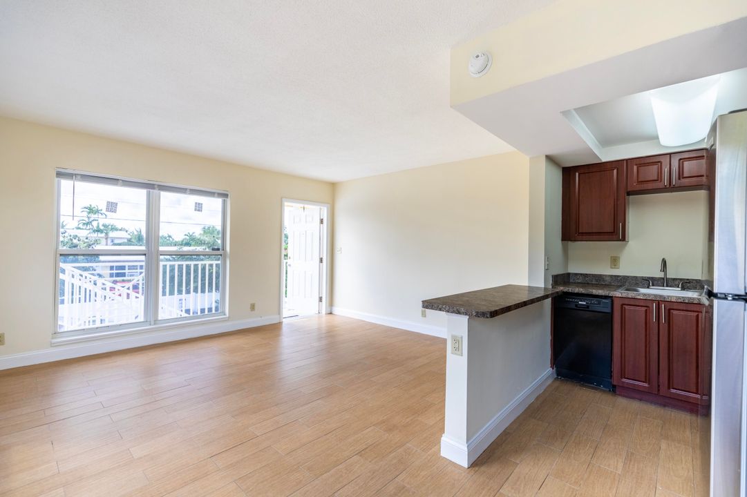 For Rent: $1,400 (1 beds, 1 baths, 4236 Square Feet)