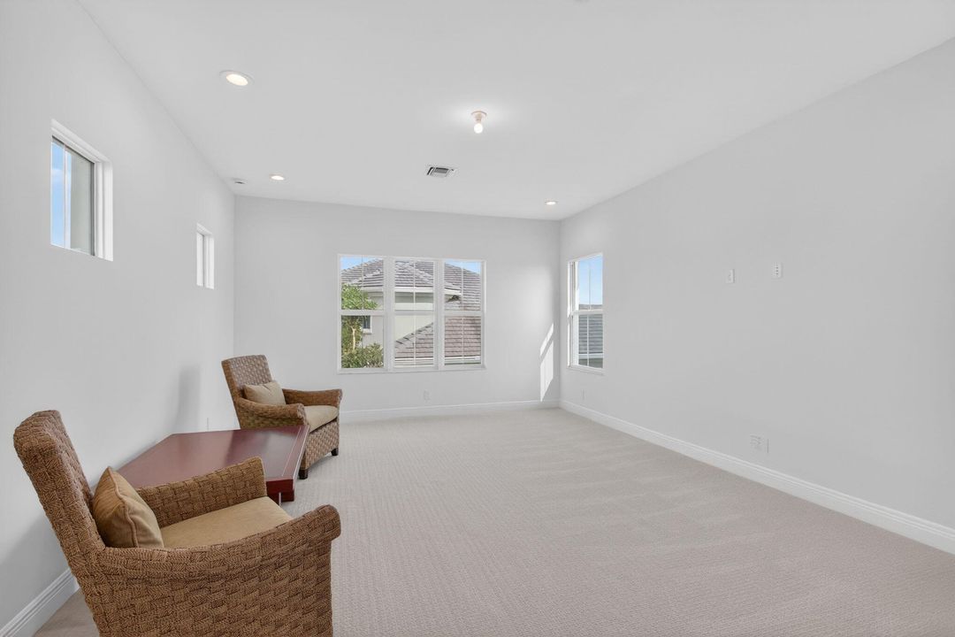 待售: $1,869,000 (4 贝兹, 3 浴室, 3718 平方英尺)