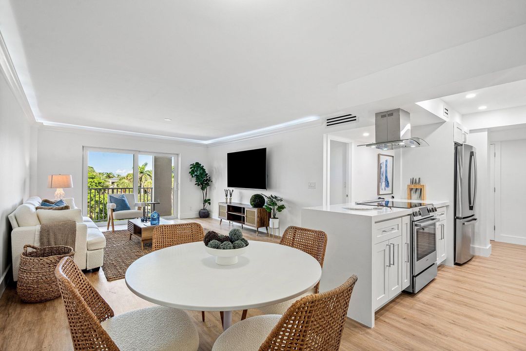 出租: $3,850 (2 贝兹, 2 浴室, 1093 平方英尺)