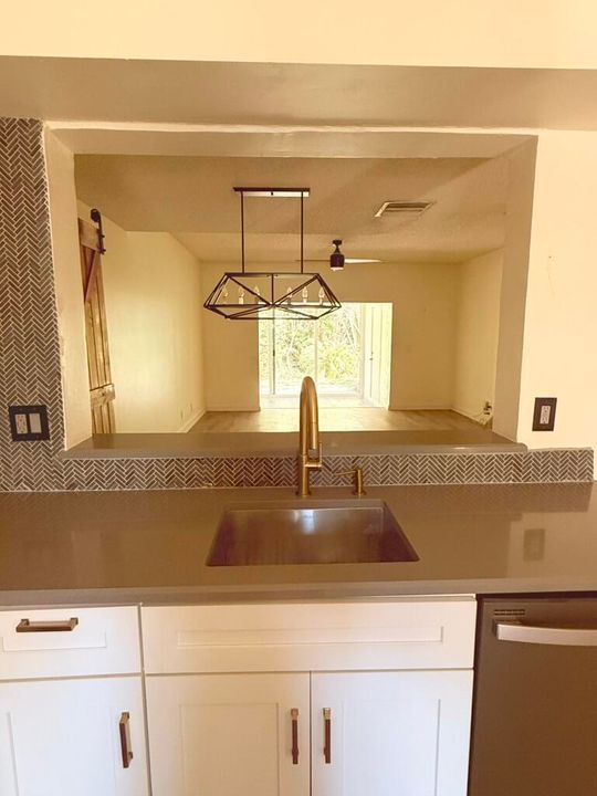 For Sale: $449,000 (2 beds, 2 baths, 1300 Square Feet)