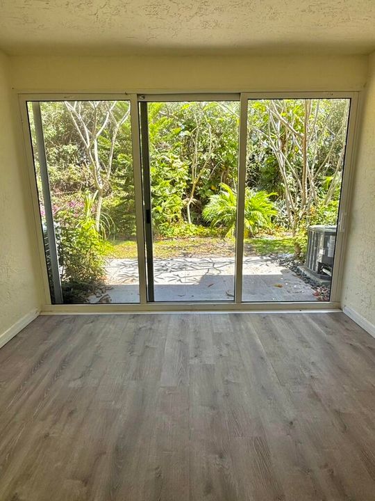 For Sale: $449,000 (2 beds, 2 baths, 1300 Square Feet)