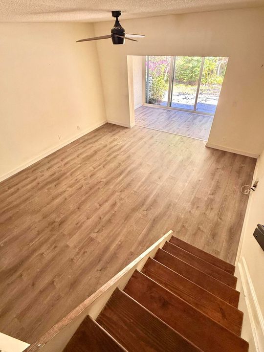 For Sale: $449,000 (2 beds, 2 baths, 1300 Square Feet)