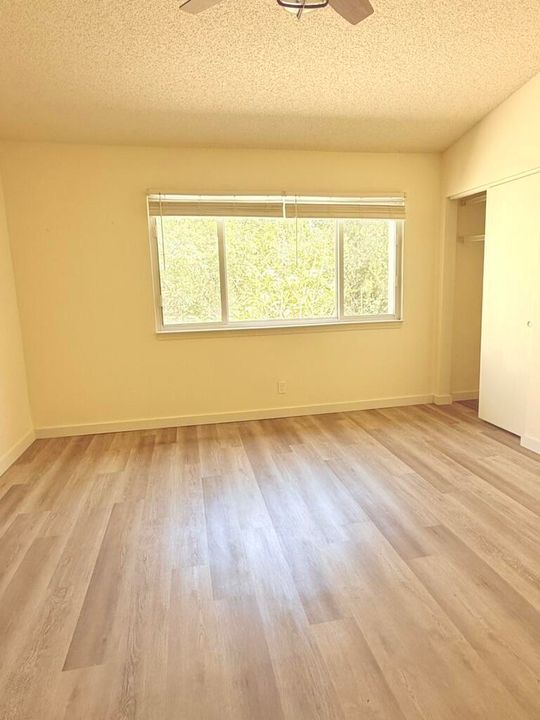 For Sale: $449,000 (2 beds, 2 baths, 1300 Square Feet)